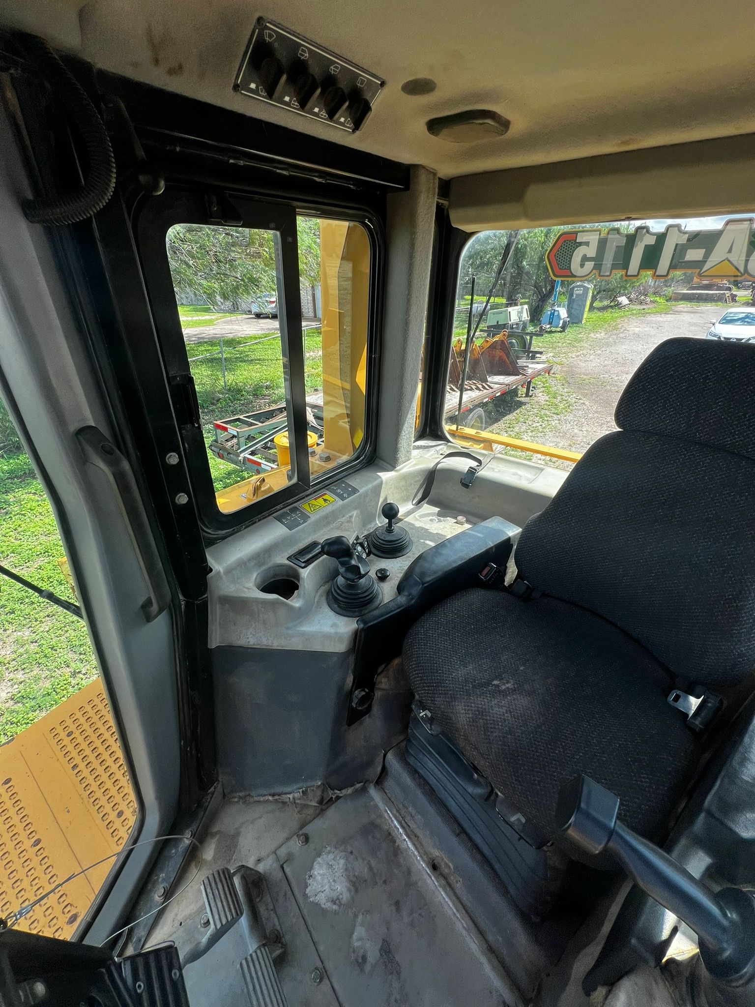 2011 CATERPILLAR D6T XL - view 11 of 12